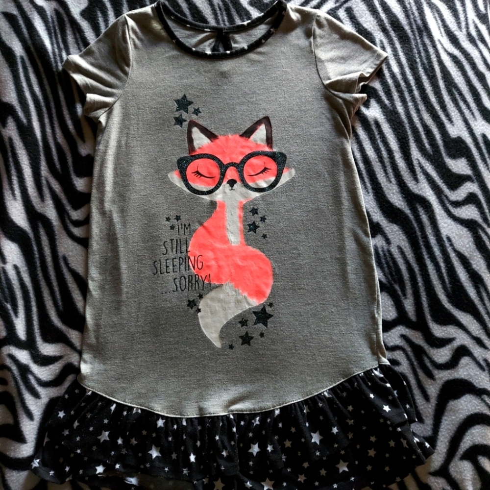 Girl's nightgown